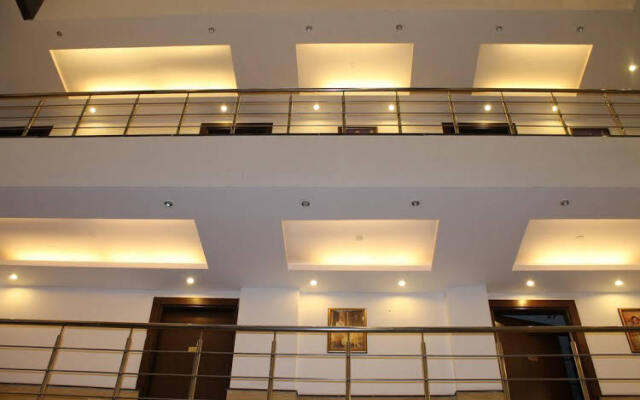 FabHotel Karol Bagh Main Market