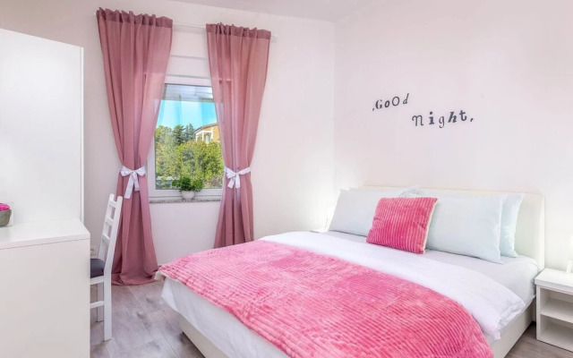 Spacious Apartment With Swimming Pool and Jacuzzi, Sea View