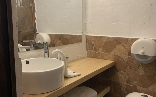 Nikikot Hotel and Hostal Food & Drink