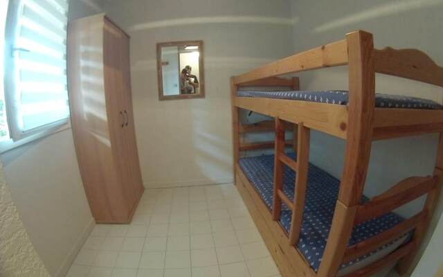Apartment With one Bedroom in Saint-cyr-sur-mer, With Enclosed Garden