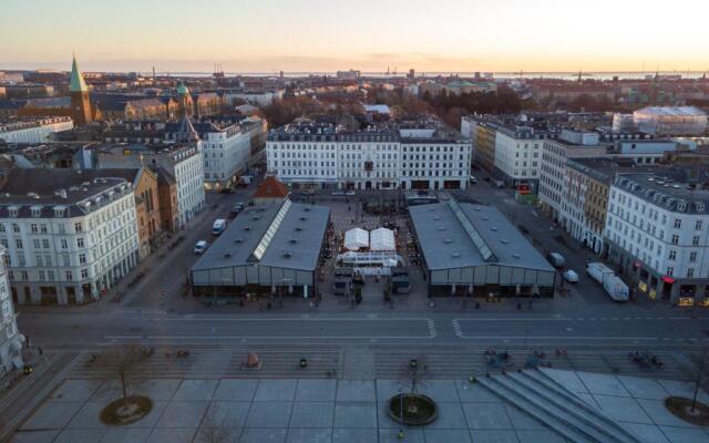 Lavish 4BR Flat in the Heart of CPH by The Canals