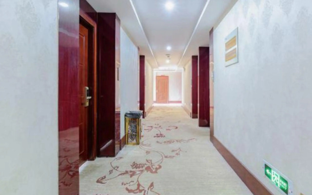 Dongfang Holiday Hotel
