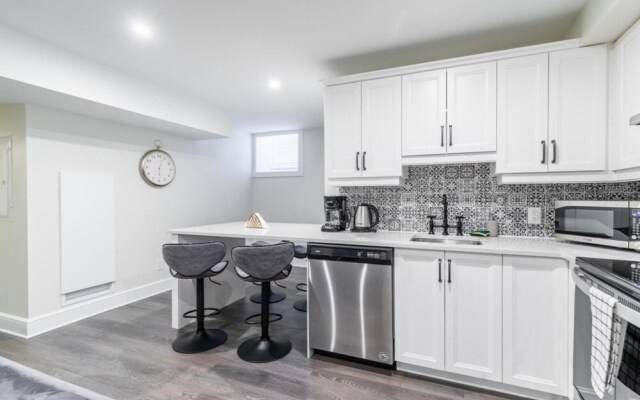 Rideau Comfort 2BD 1BA Apartment Free Parking