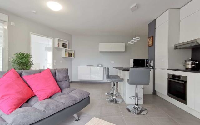 Charming Apartment, Quiet, Hotel Service