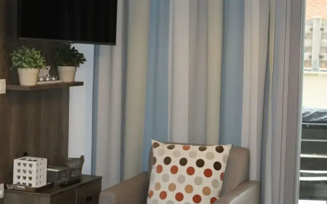 Nice Apartment With Terrace Near the sea