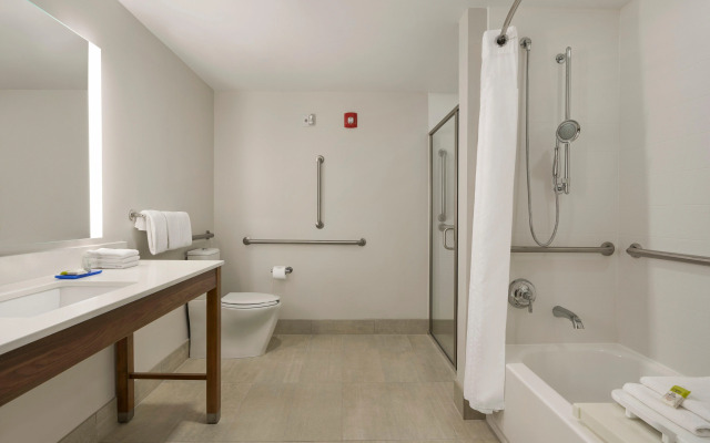 Holiday Inn Express & Suites Mt. Pleasant by IHG