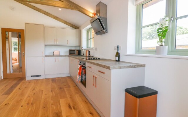 2 Merlin Lodge