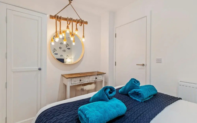 Midnight - Sea Views Town Centre