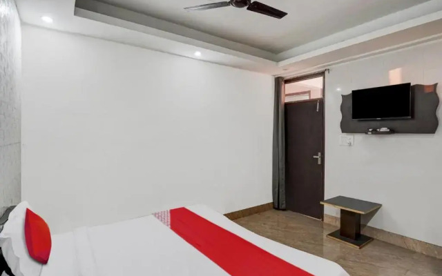 OYO Flagship 80481 Stay Happy