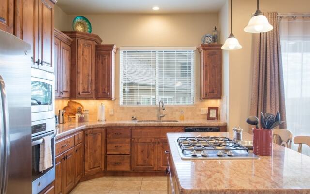 Sun-e-scape 3 Bedroom Apts by RedAwning