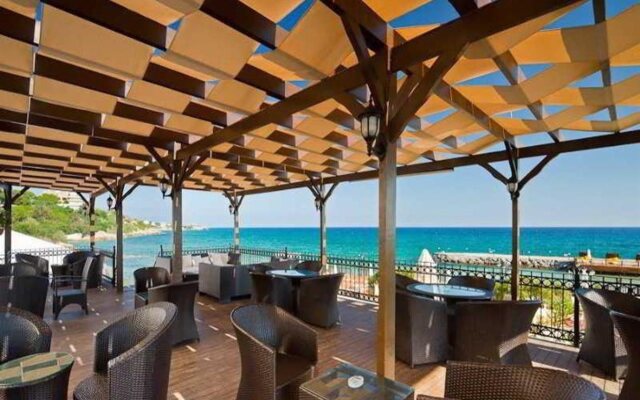 Ada Beach Hotel