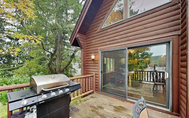 Bear Hollow Lodge by Taylor Made Deep Creek