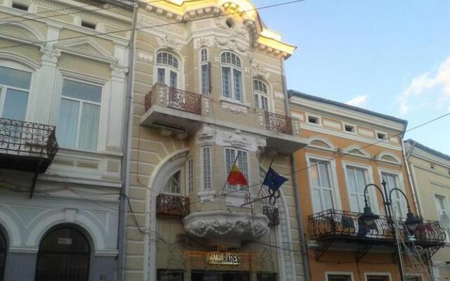 Hotel Rares
