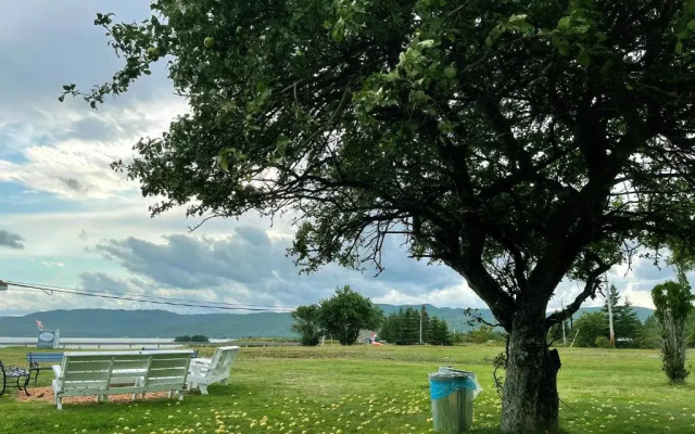 Sea Breeze Cottages & Motel