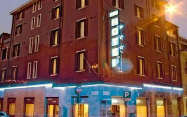 Piccolo Hotel