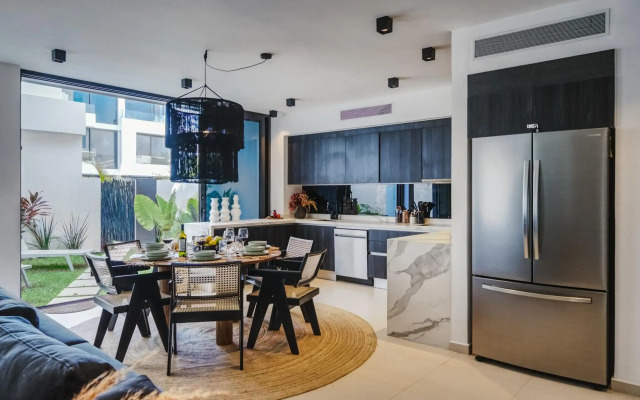 Modern 2BDR with Private Pool, Freestanding Bathtub and Views