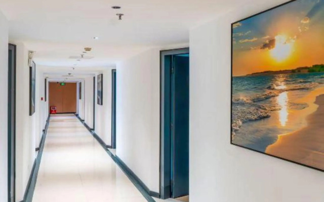 Changhong  Business Hotel
