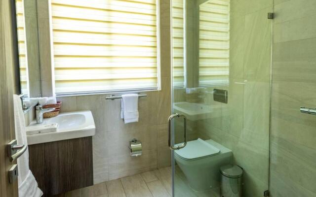 Luxury 2BR Pool & Golf View at Cana Pearl