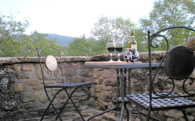 Farmhouse in Cortona With Pool
