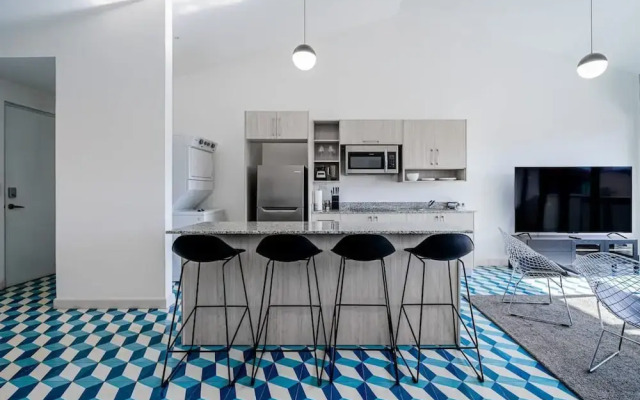 w Amazing 2BR in Santa Ana