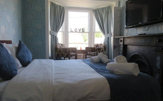 The Queens Arms Hotel