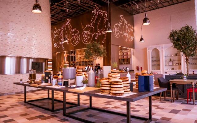 Hilton Salwa Beach Resort & Villas