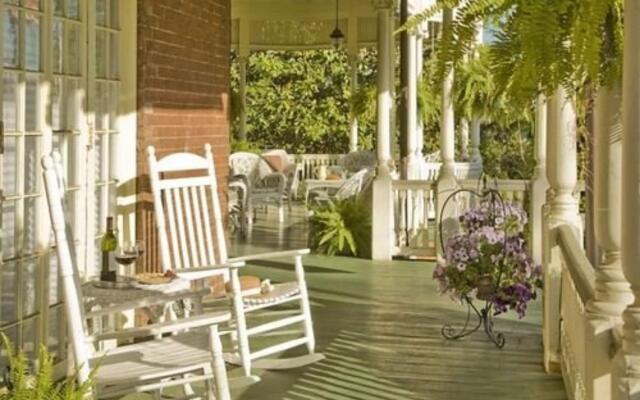 The Carriage House Inn Bed & Breakfast