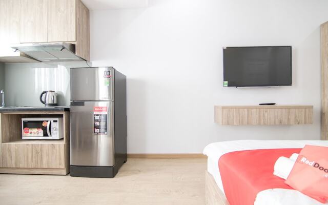 RedDoorz Plus @ Nguyen Van Troi