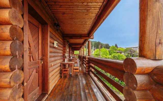 House Izbushka (Zhiloj dom)