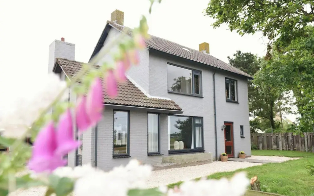 Spacious Home With Garden