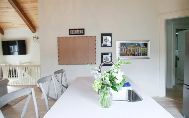 Laissez-faire Lounge on Magazine