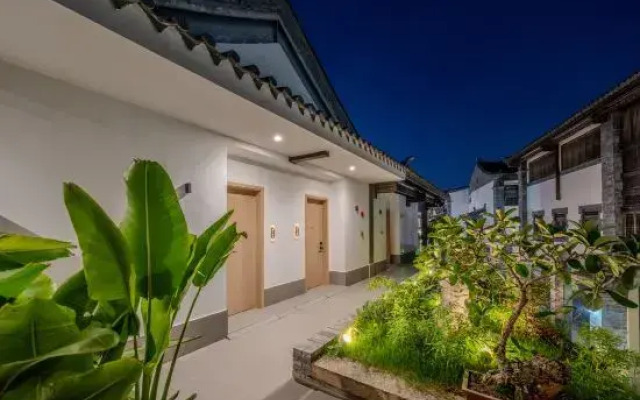 Jianshui Yiyunting Inn