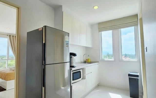 Modern 2-bedroom Condo With Ocean and Pool Views in Cha-am
