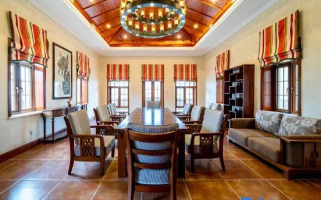 Deep in the mountains, Moon River Villa, a wild luxury holiday homestay