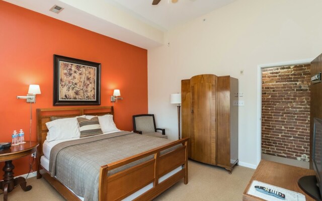 Inn At 2920