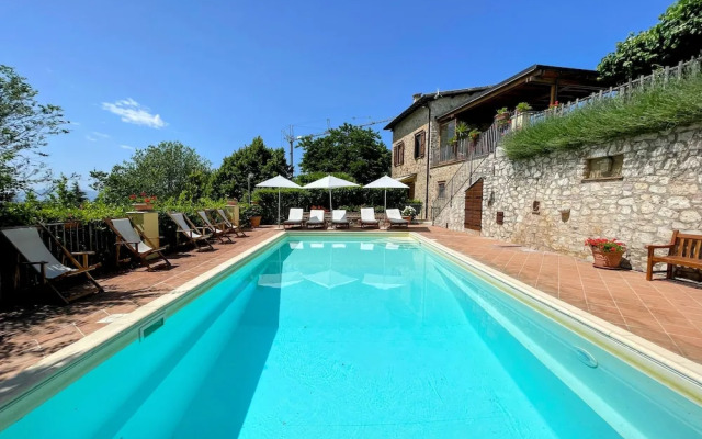 Vicolo - Sleeps 5 With air Con, Wifi, Balcony for Dining and Pool