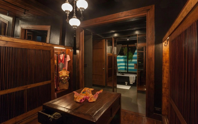 Chandra Residence