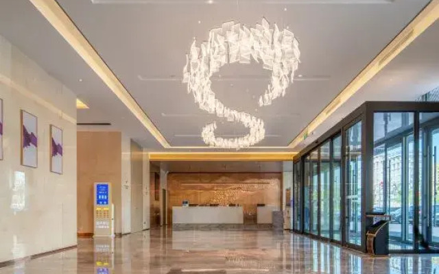 Lavande Hotel (Altay Huali Xuefu Branch)