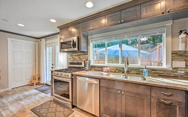 Family-friendly Kirkland Home ~ 1 Mi to Downtown