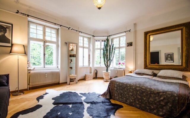 Villa12 Guesthouse & Event
