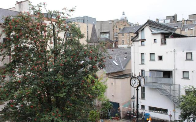 419 Luminous 2 Bedroom Apartment in the Heart of Edinburgh s Old Town