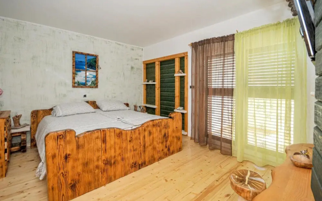 Awesome Home in Trogir With 4 Bedrooms, Jacuzzi and Sauna