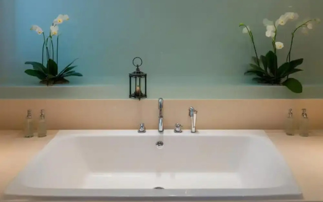 Luxury City View Apartment in London