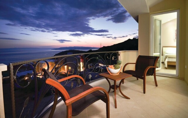 Awesome Home in Makarska With Wifi and 4 Bedrooms