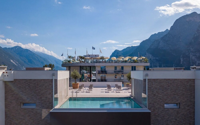 Aris Apartments & Sky Pool - Tonelli Hotels - Adult Friendly