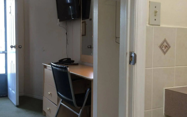 Travellers Motel