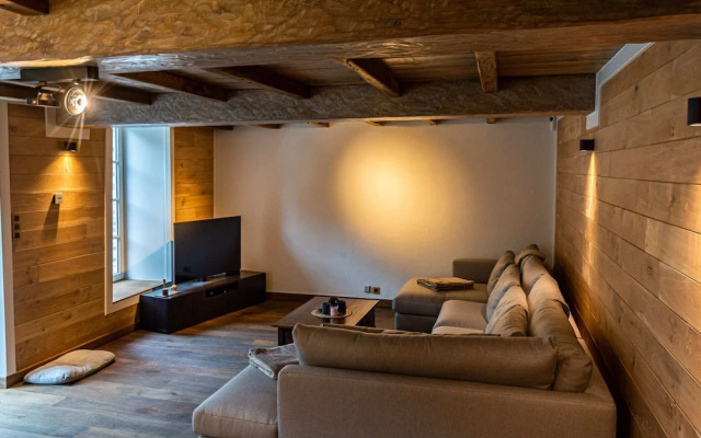 Cosy Mansion With Private Terrace and Sauna