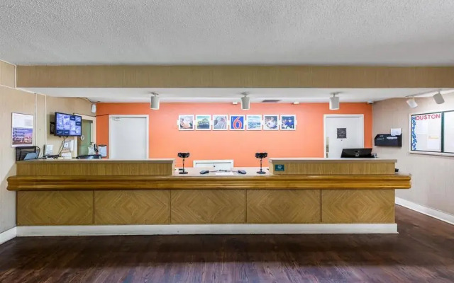 Motel 6