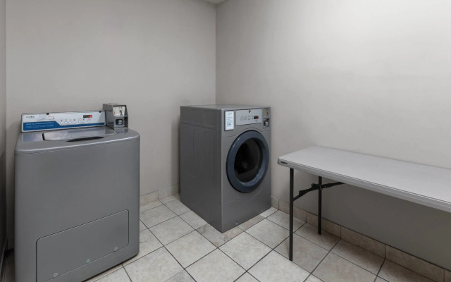 Days Inn & Suites by Wyndham Seaford