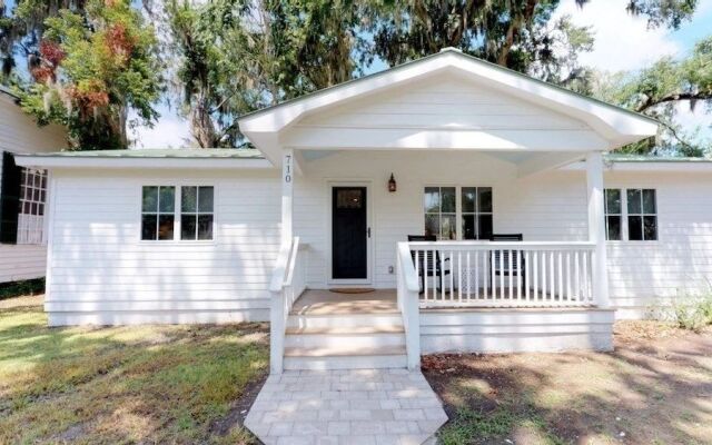 Captain's Secret - Beautiful Home in Downtown Beaufort by RedAwning